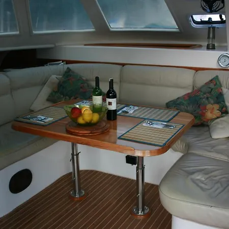 بوتيل On Y Va , Delightful 3 Bedroom Catarmaran, With Skipper مرمريس