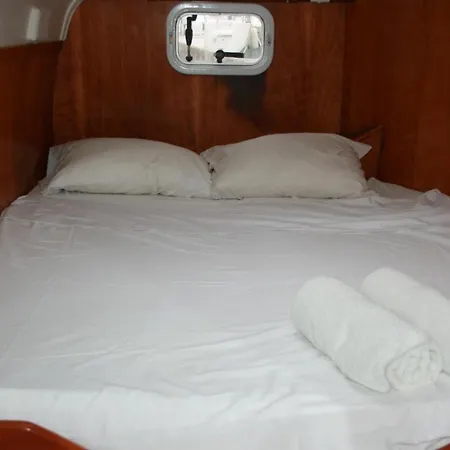 On Y Va , Delightful 3 Bedroom Catarmaran, With Skipper Marmaris
